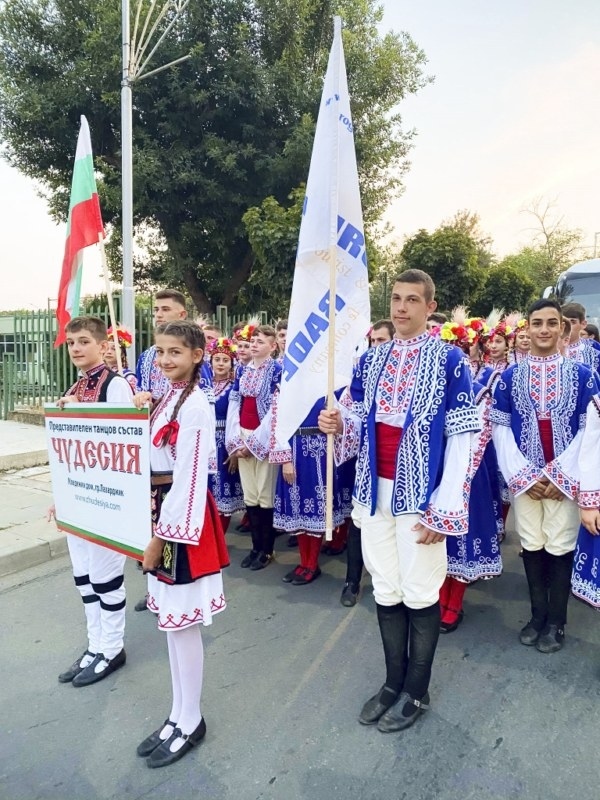 Самодейните състави се връщат в залите и салоните